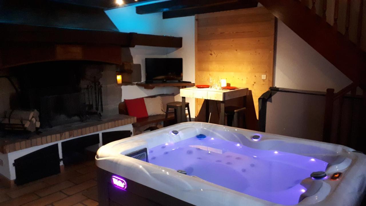 Gite Chambre Spa Prive De L'Ancienne Ferme Vallieres  Exterior photo
